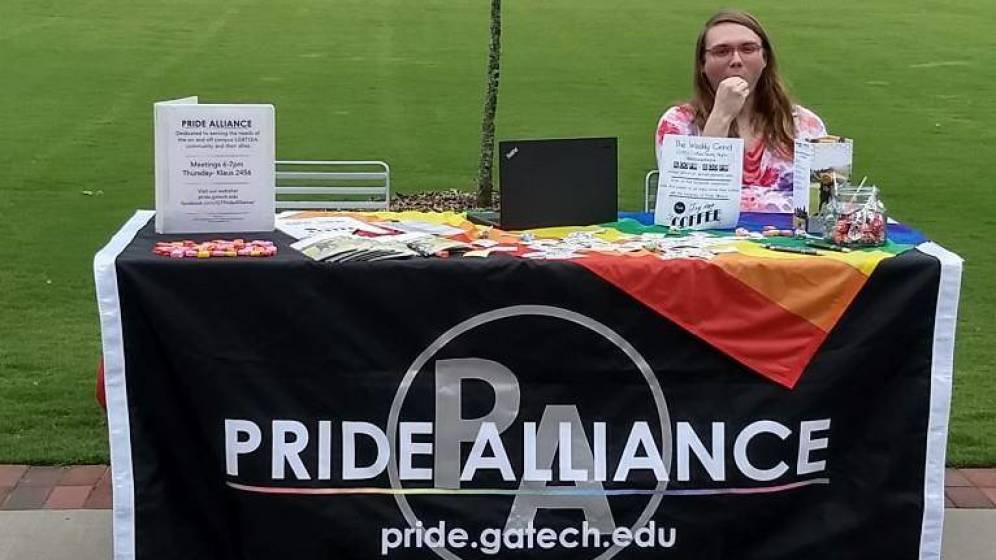 Policía mata a líder universitario #LGBT en Georgia