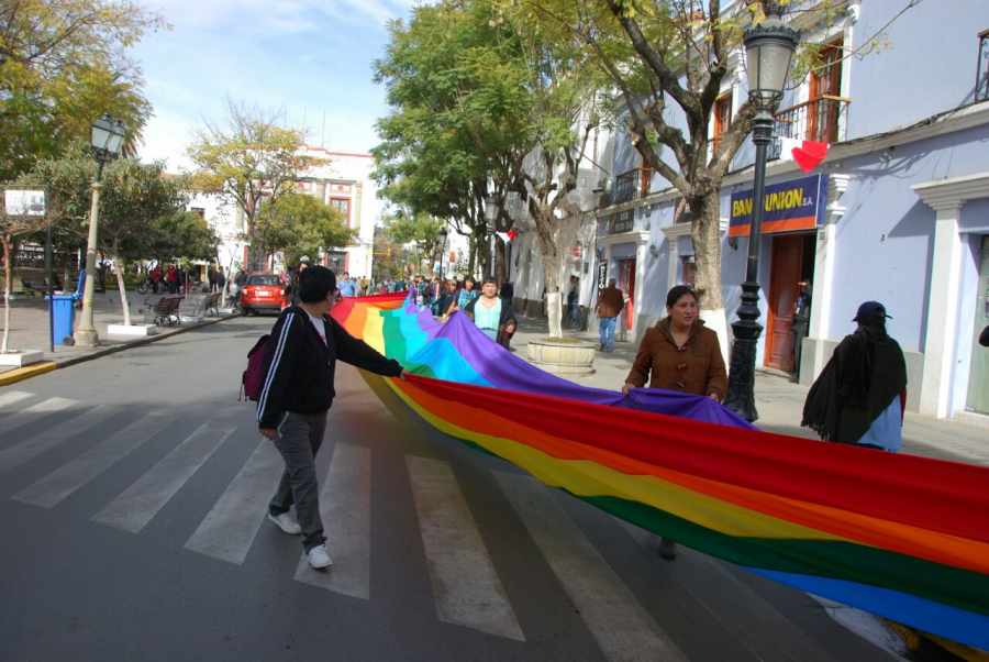Alertan en #Bolivia discriminación laboral a comunidad #LGBT