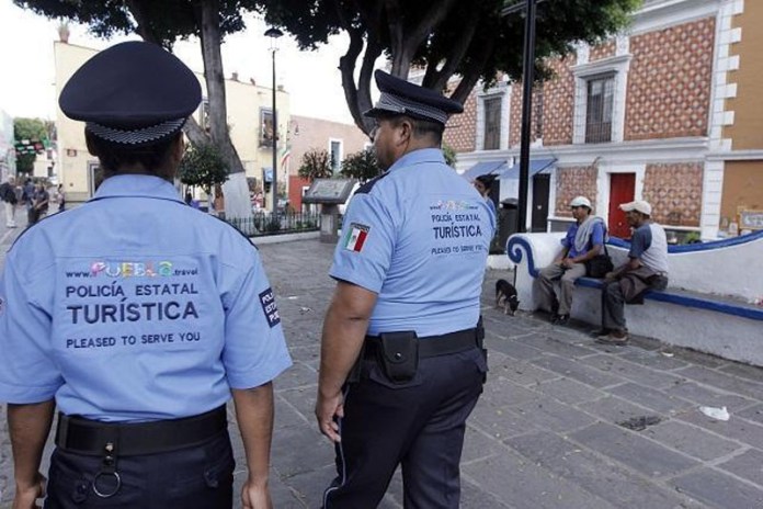 Policía Turística de Puebla discrimina a pareja gay
