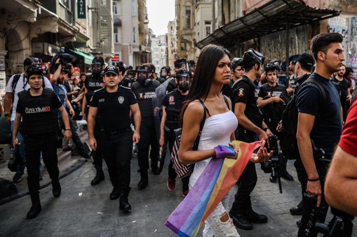 Turquía prohíbe eventos de la comunidad LGBTI