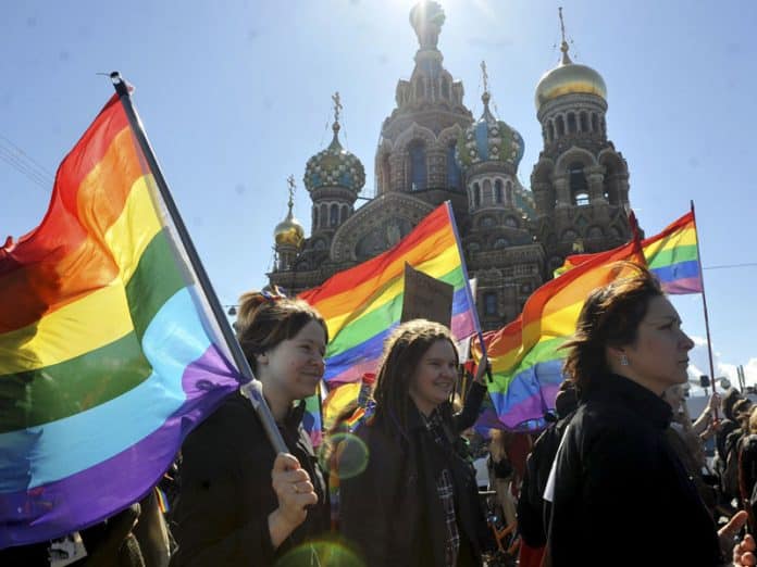 ATACAN CON ÁCIDO Y GOLPEAN A SEIS ACTIVISTAS LGTB+ EN MOSCÚ