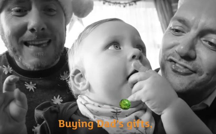 Las compañías Sainsbury’s y Tesco presentaron en sus anuncios de la temporada navideña a dos familias homoparentales.