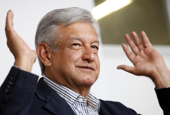 Activista LGBT+ pide a López Obrador congruencia durante mitin