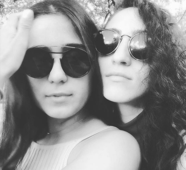 Hija de Gloria Estefan celebra un año de relación con su novia