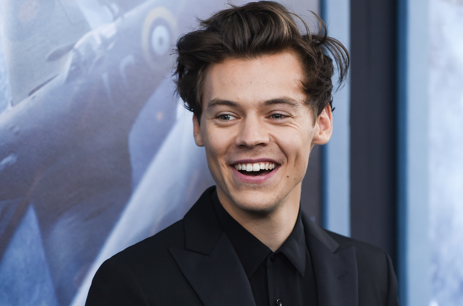 Harry Styles nuevamente le da tremendo beso en la boca a James Corden (VIDEO)