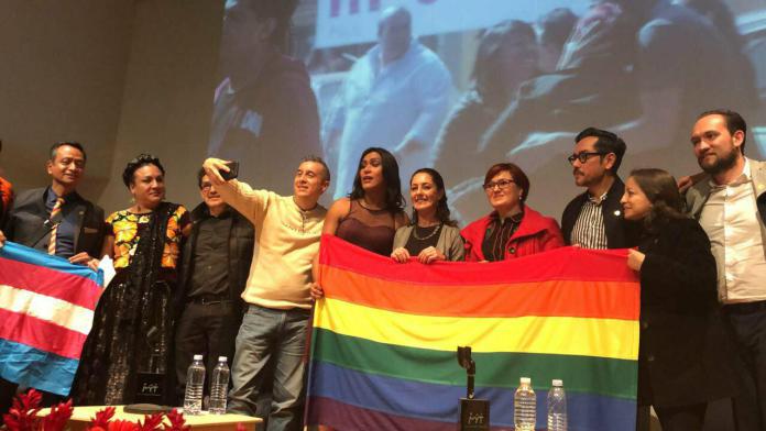 Claudia Sheinbaum se compromete con la comunidad LGBT+