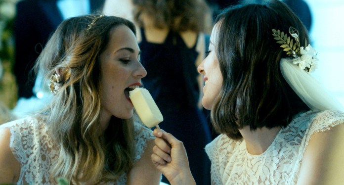 Este dulce comercial de Magnum festeja el amor lésbico