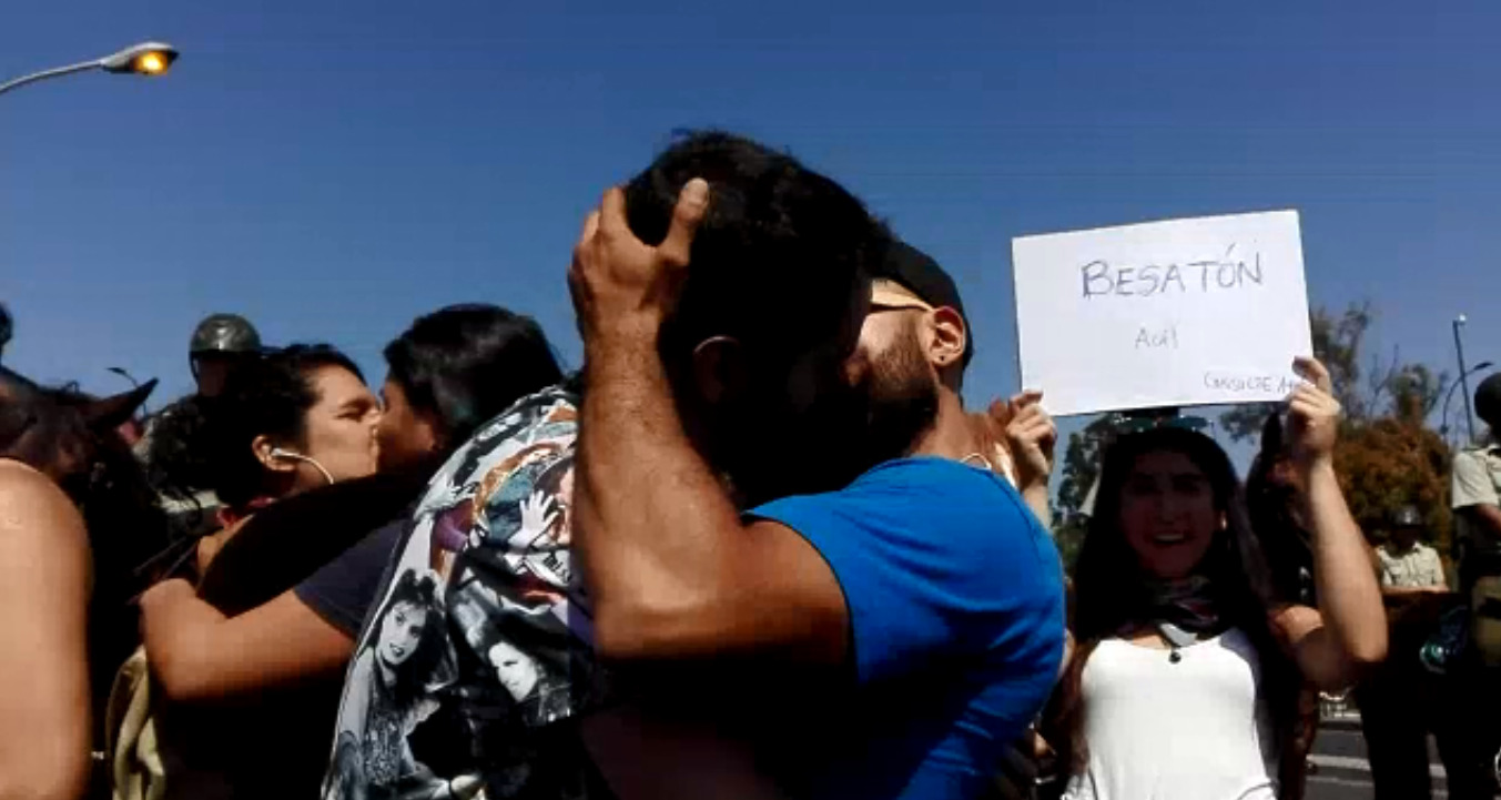 #BesatónporelPapa, así recibió la comunidad LGBT al Papa en Chile