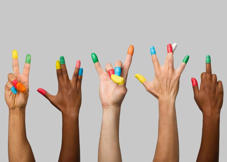 3 métodos de protección sexual para chicas lesbianas o bisexuales