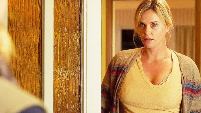 Charlize Theron sorprende como una madre bisexual, en Tully (2018)