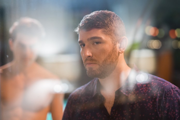 “This Close”: Una serie sobre ser homosexual, sordo, y cumplir 30 años