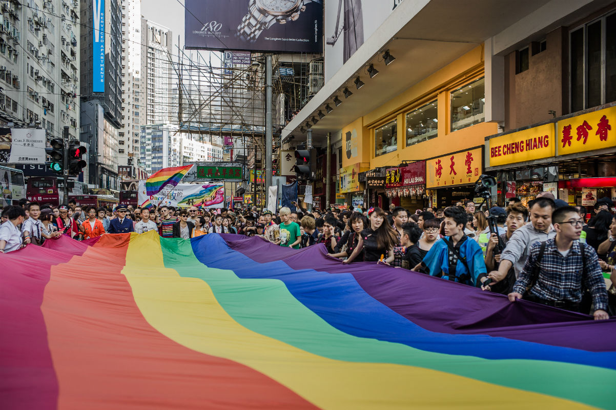 Bancos se unen en histórico hecho contra la discriminación en #HongKong