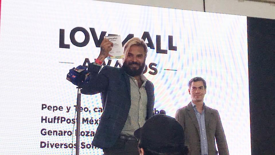 Celebridades, activistas y medios LGBT son galardonados en los Love Awards, premios sobre inclusión en México