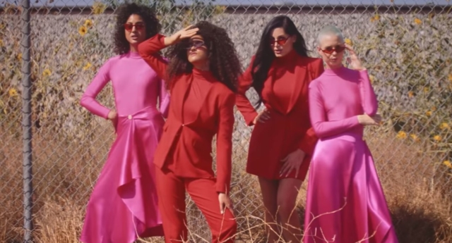 Cher lanza SOS ¡Excelente homenaje visual para ABBA!