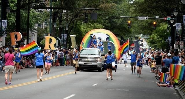 Escuelas de Florida se quedan sin apoyo por discriminar comunidad LGBT