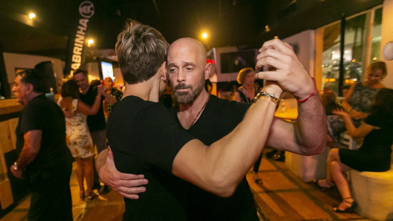 Listado de acciones absurdas que los heterosexuales consideran gay