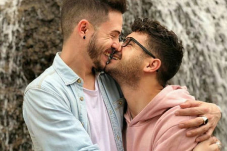 Agreden a pareja gay en transporte de Jalisco ¡Solo por besarse!