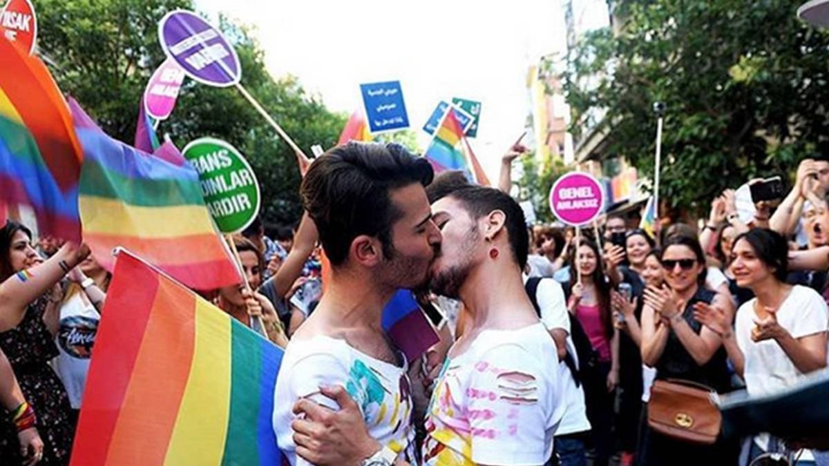 En ESPAÑA la comunidad LGBT aplaza marcha del orgullo