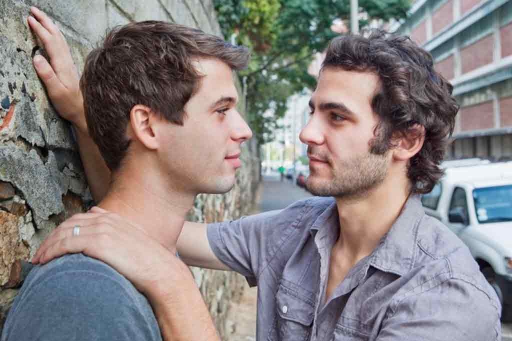 ¡Detengan el sexo! Piden médicos por Reddit a comunidad LGBT