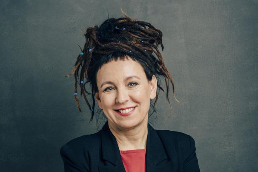 Olga Tokarczuk rechaza premio por grieta con la comunidad LGBT en su localidad