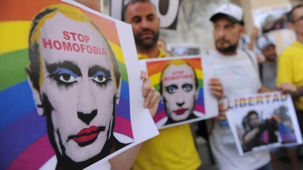 Vladimir Putin sigue en su lucha por negarle sus derechos a nuestras aliadas transexuales