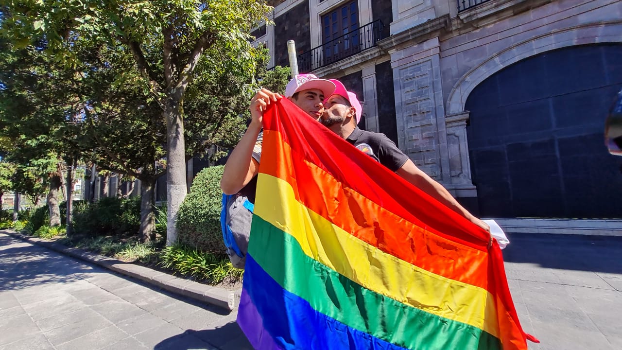 Endeudó Covid-19 a pareja LGBT por no tener derecho matrimonial ante la ley del Edomex
