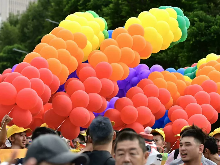 Comunidad LGBT de Taiwán, esperanzada tras fallo judicial sobre adopciones