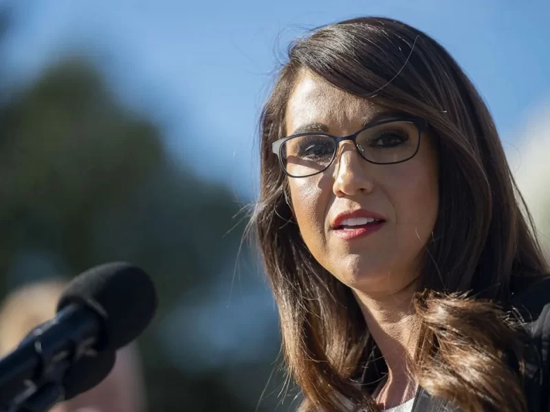 Republicana buscaría prohibir a las personas declararse LGBT hasta la mayoría de edad