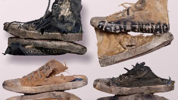Balenciaga lo hace de nuevo