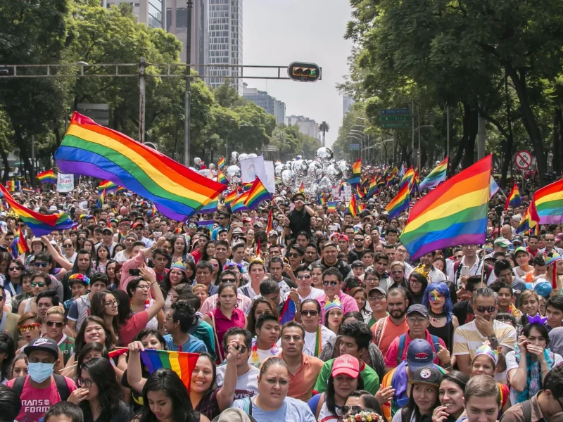 ¡ALÍSTATE PARA LA MARCHA LGBTIQA+ EN CDMX!