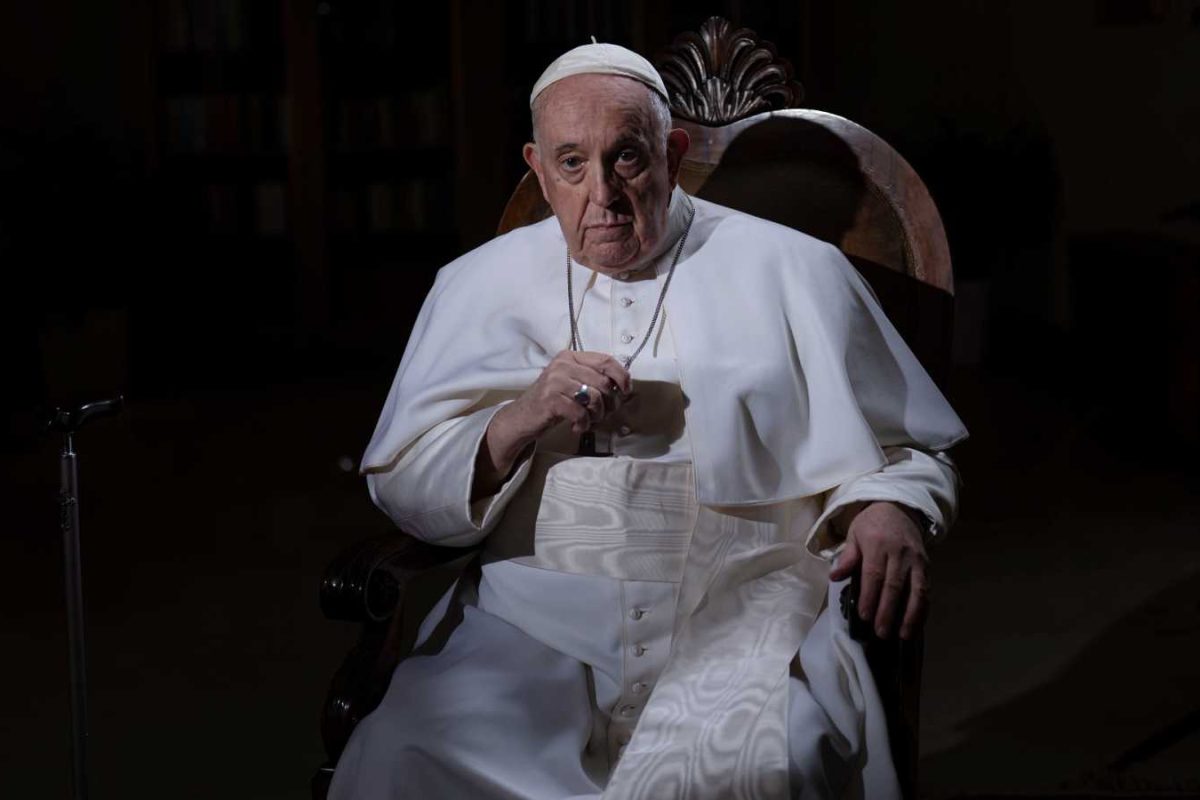 El Papa Francisco condena leyes contra la comunidad homosexual