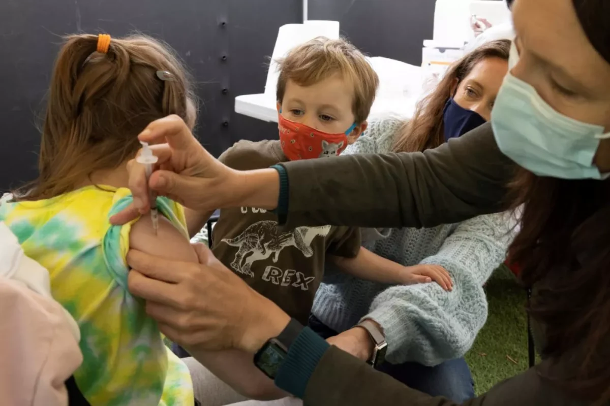 Autorizan vacunas contra Covid-19 para niños