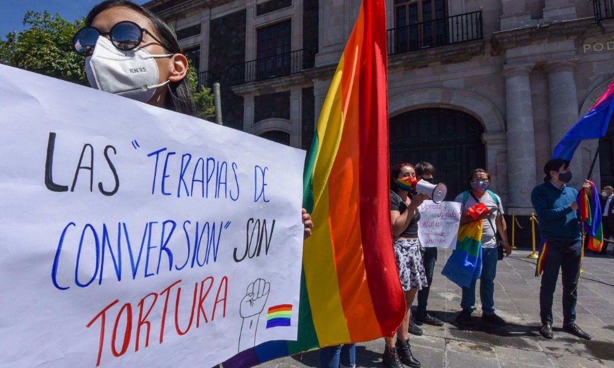 Michigan aprueba ley que prohíbe la terapia de conversión sexual para menores