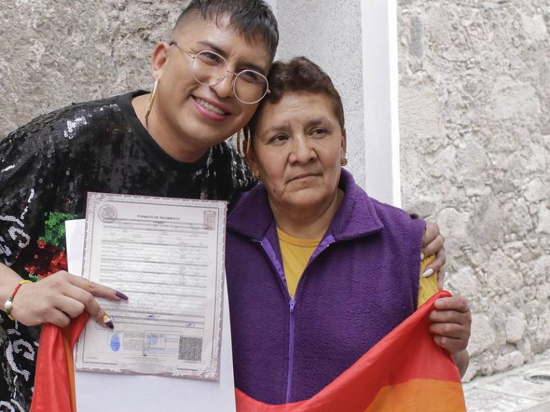 Betuky Camacho hace historia al registrarse como primer candidato no binario en Puebla para diputado/a