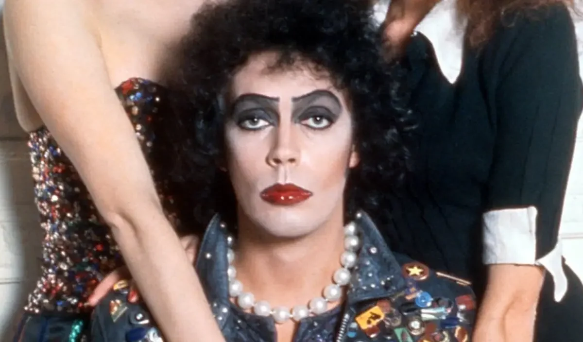 Tim Curry, The Rocky Horror Show y su impacto cultural en la comunidad LGBT+