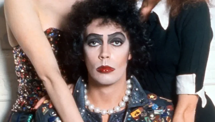Tim Curry, The Rocky Horror Show y su impacto cultural en la comunidad LGBT+